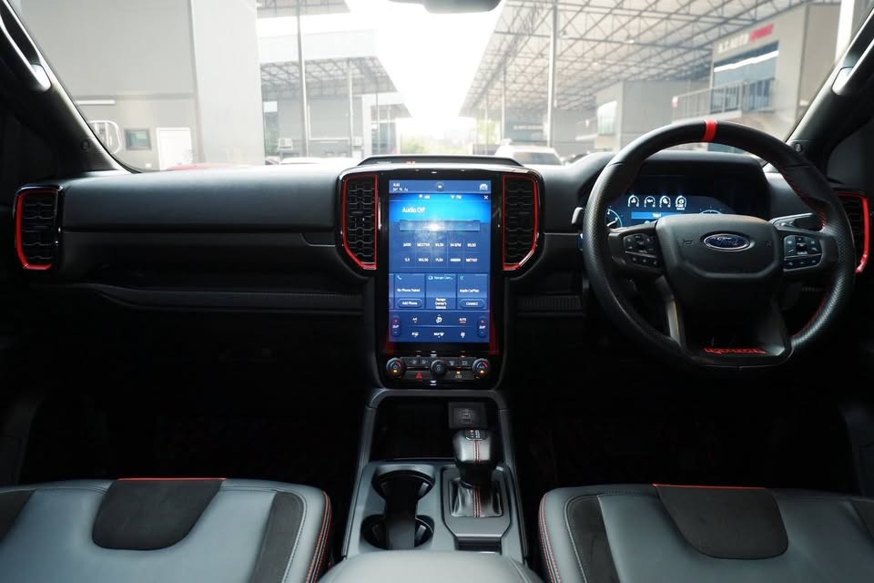 Car image 12